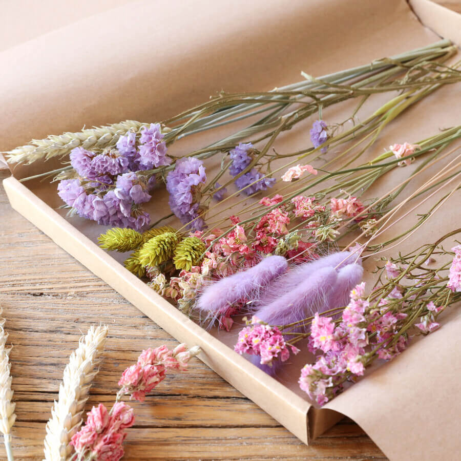 pastel dried flowers letterbox gift 0v8a5089 900x900 1