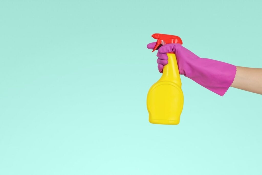 Cleaning spray