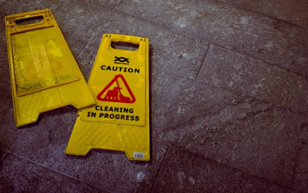 Warning signs on the floor 