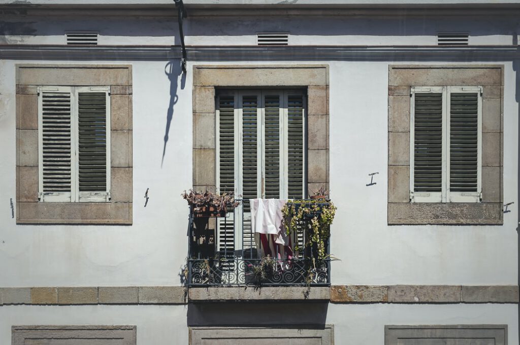 Should You Hire Professional Cleaners Before You Sell Your Home? photo 1591537651066 be57467d5211