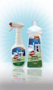 How to Make the Best Shower Door Cleaner Ever with Dawn & Vinegar - Family  Savvy