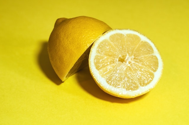 A sliced lemon.