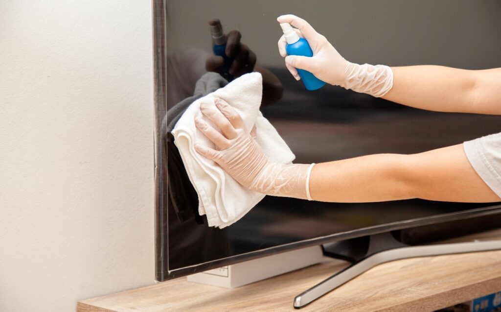cleaning tv with microcloth