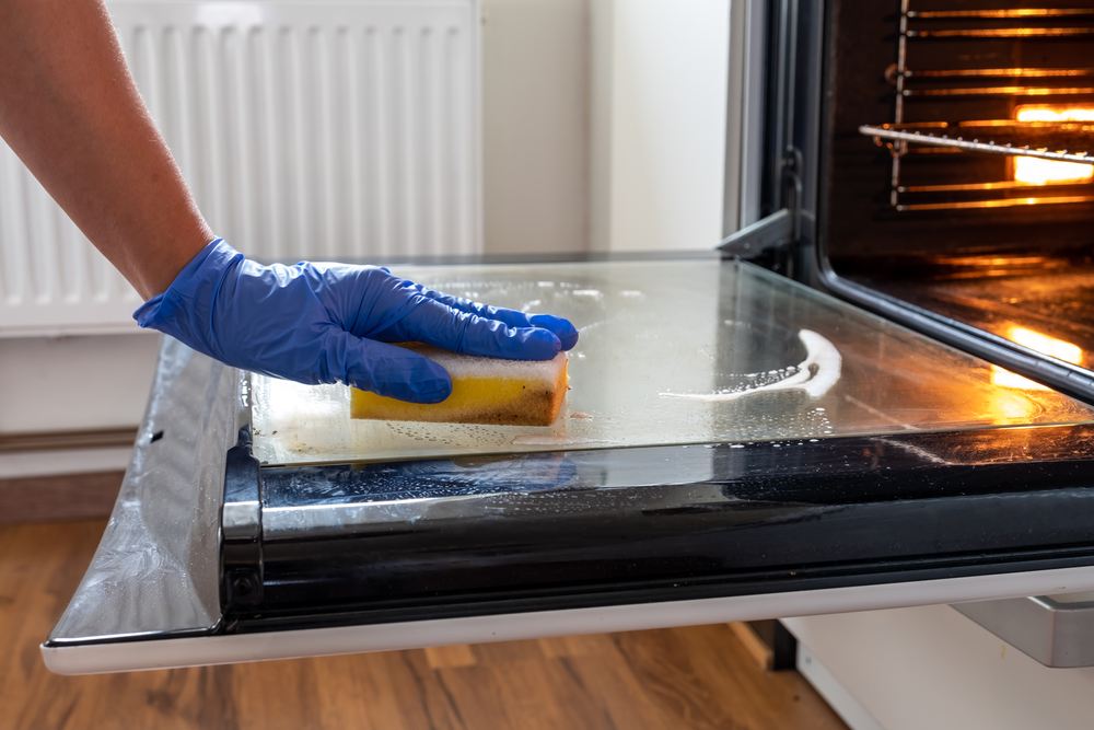 cleaning oven glass door